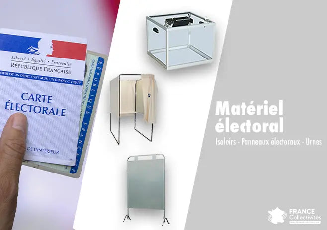 Bureau de vote équipé pour une élection avec urne transparente sécurisée, isoloir avec rideau, tables de décharge avec bulletins et enveloppes, panneaux d’affichage électoral et matériel de dépouillement dans une salle communale