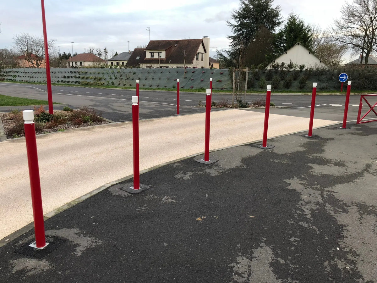 Détail du potelet PMR une gorge Ø76 galvanisé puis thermolaqué