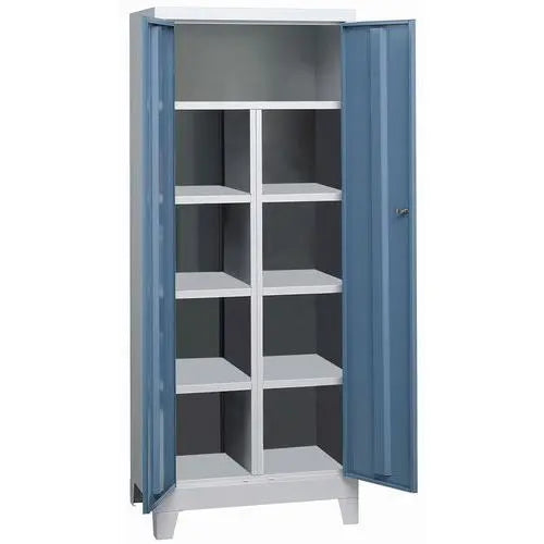 Armoire d'atelier monobloc avec cloison centrale et demi-tablettes, portes battantes ouvertes