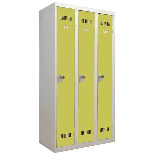 Vestiaire d'atelier pour 3 personnes, portes vert anis, moraillon porte-cadenas