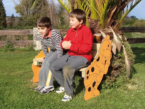Banc enfant Dragon installé dans une aire de jeux