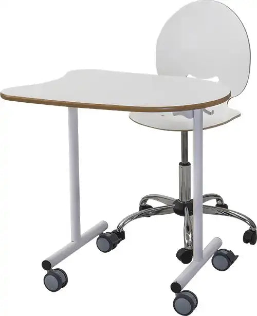 Chaise Smile réglable associée à une table à roulettes pour classe flexible