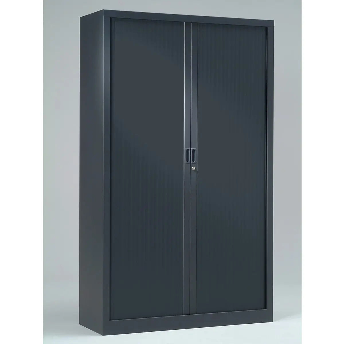 Armoire à rideaux anthracite 198 x 120 cm, armoire métallique monobloc vue de trois quarts