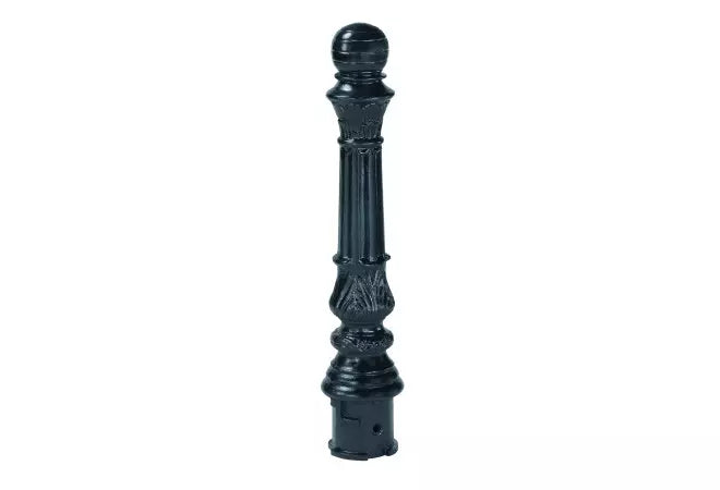 Borne en fonte ductile Vérone noire pour sécuriser un accès extérieur.