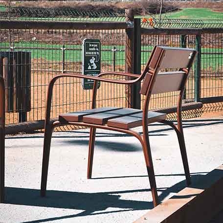 Chaise en bois et fonte Citizen