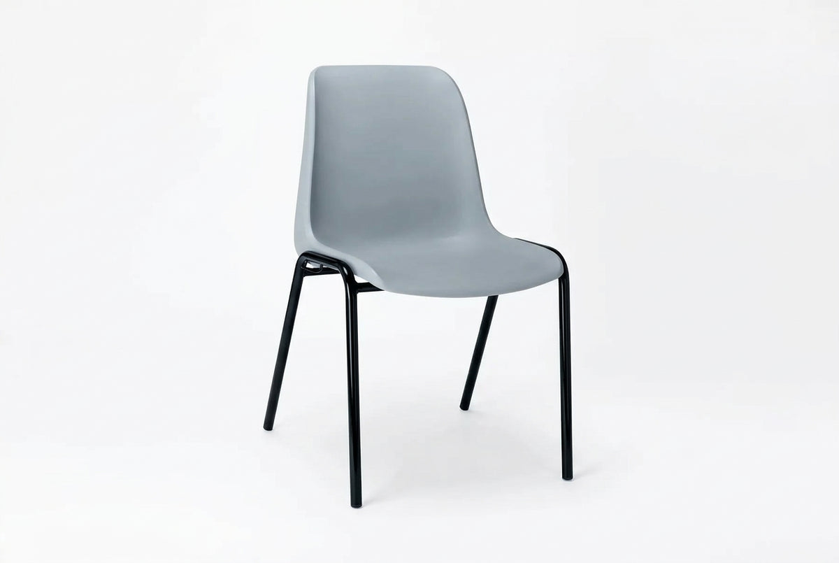Chaise empilable Hélène coloris gris RAL 7044 sur pieds noirs