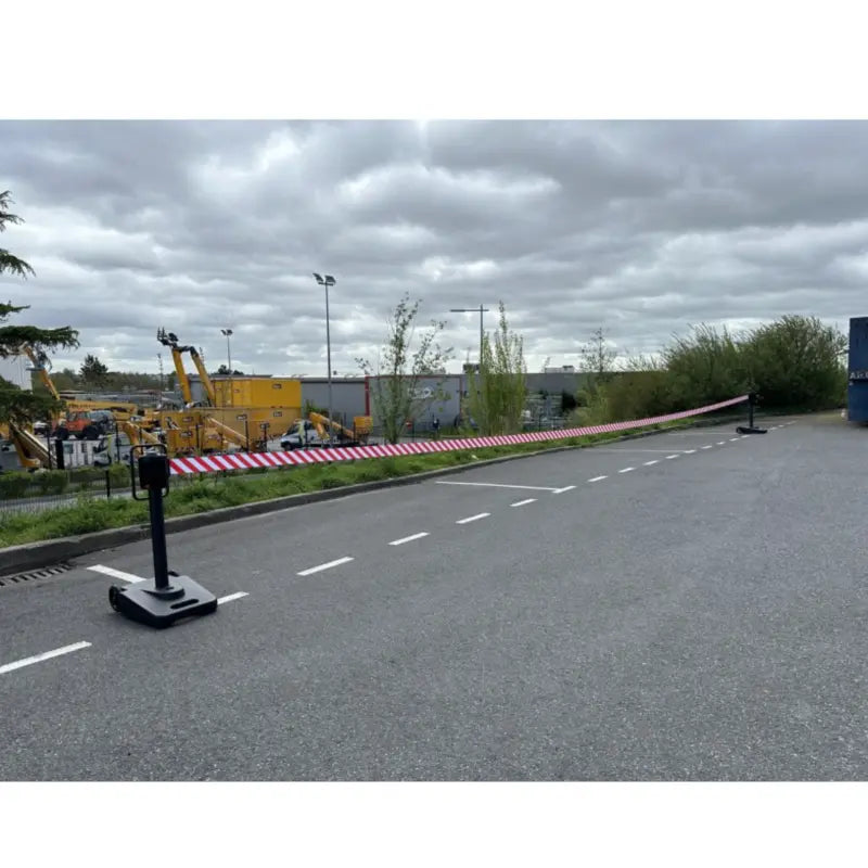 Balisage temporaire d'un accès avec le chariot de délimitation à sangle