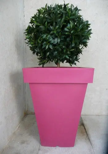 Pot décoratif carré 400 L robuste pour espaces publics et paysagers