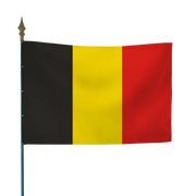 Drapeau belge noir, jaune et rouge à bandes verticales, fixé sur hampe en bois