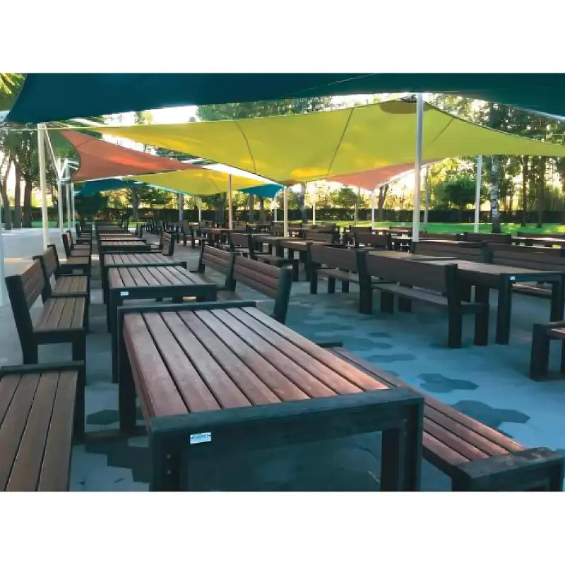 Ensemble table et bancs en plastique recyclé Hyde Park