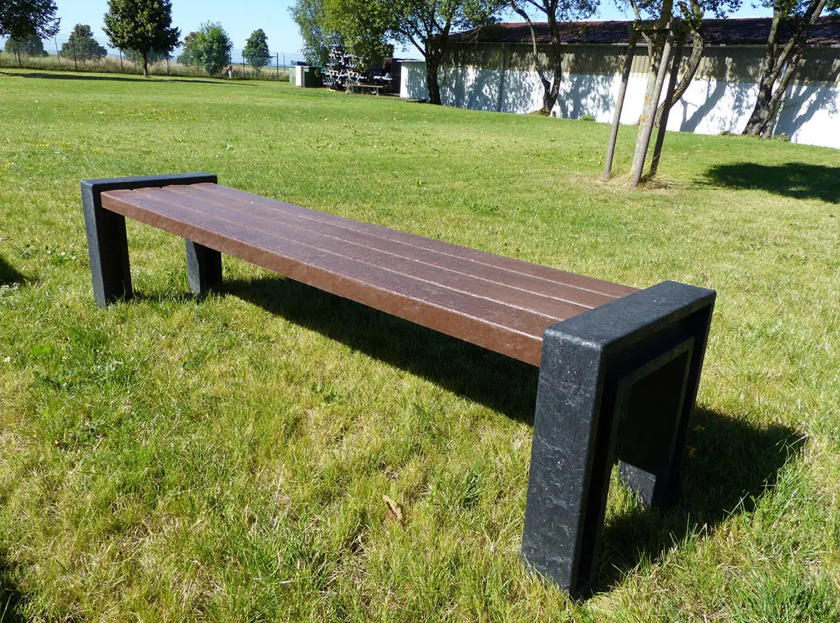 Banquette sans dossier de l'ensemble Hyde Park, photo d'installation – France Collectivités