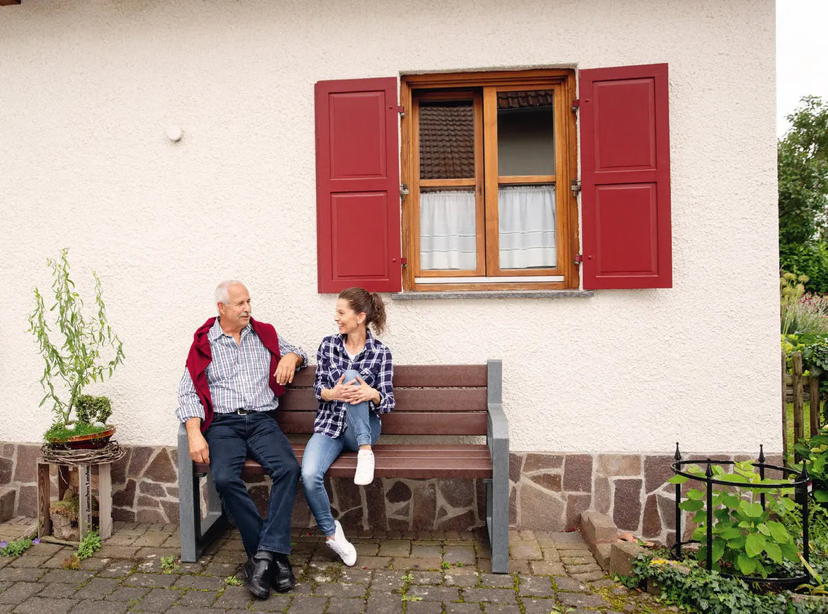 Banc Tarlo Hanit pour personnes âgées, photo en situation – France Collectivités
