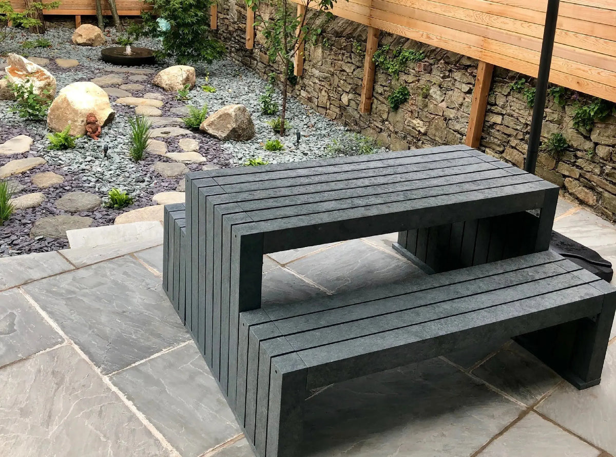 Table Calero 150 cm installée en extérieur, autre angle de vue – France Collectivités