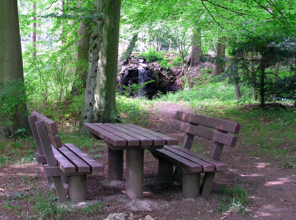Table de pique-nique Taunus à pieds en souche, vue d'ambiance – France Collectivités