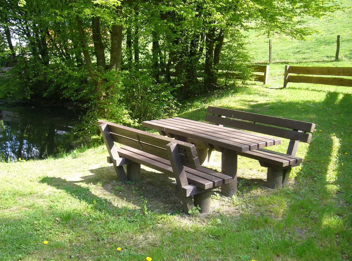 Table Taunus en plastique recyclé, autre angle de vue – France Collectivités