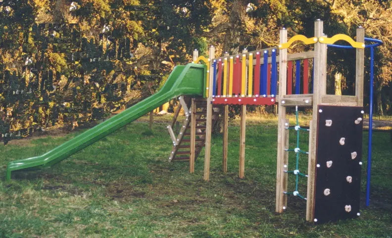 Aire de jeux JE07 avec fixation par scellement béton