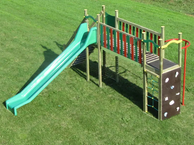 Aire de jeux JE07 avec perche de pompier en inox et éléments ludiques