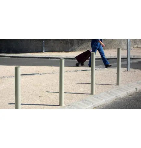 Poteau de ville Ø100 mm avec fixation par scellement