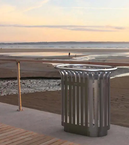 Corbeille de tri inox 316 qualité marine Tulipe Extrême installée en front de mer