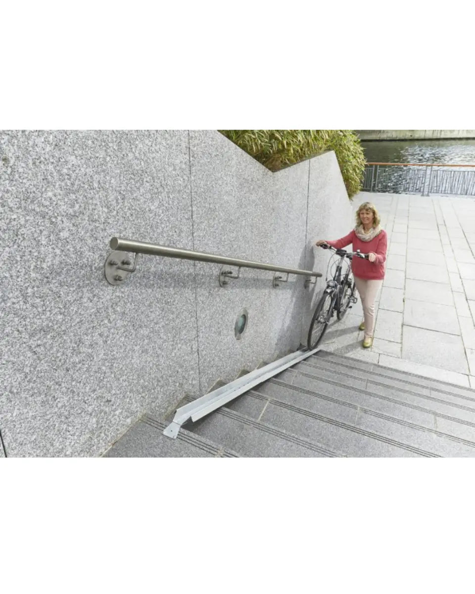 Rampe vélo pour escalier - Produit Initial - France Collectivités