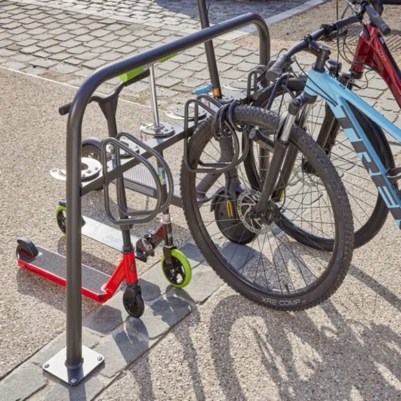Range 6 trottinettes et 3 vélos Mottez - France Collectivités
