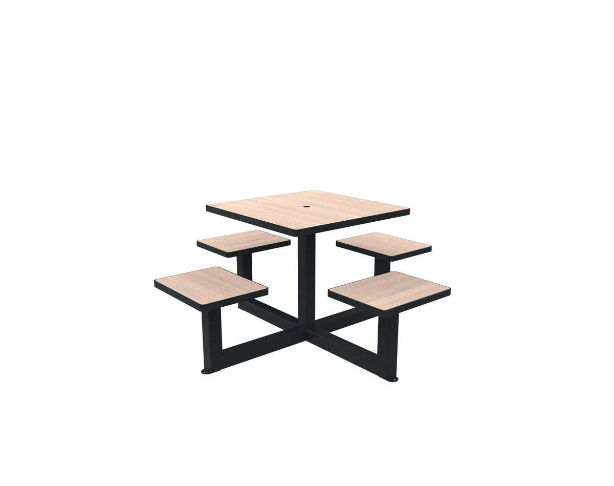 Table carrée Orpin chêne clair percée au centre pour un parasol de 50 mm