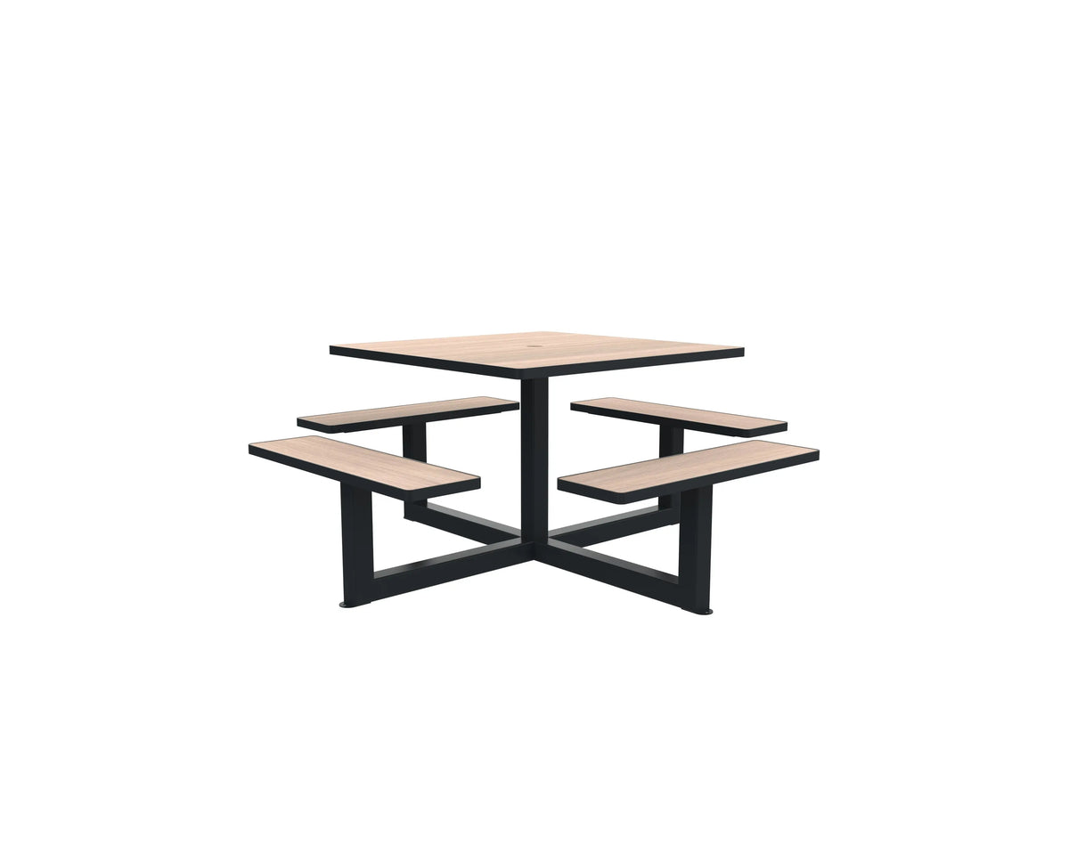 Table de pique-nique carrée 1,67 m avec trou de parasol, compact aspect chêne, Buton Design