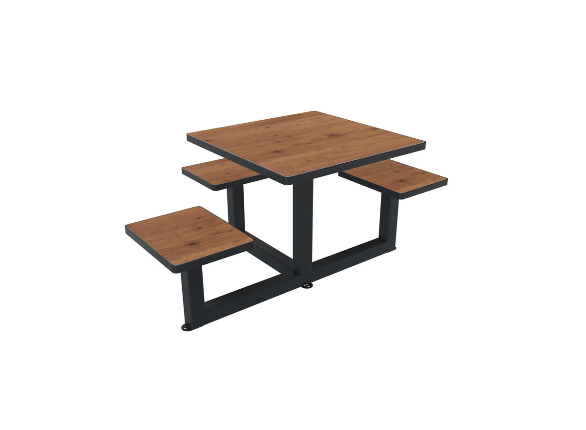 Table PMR carrée en compact pin tyrol avec place dégagée pour personne à mobilité réduite