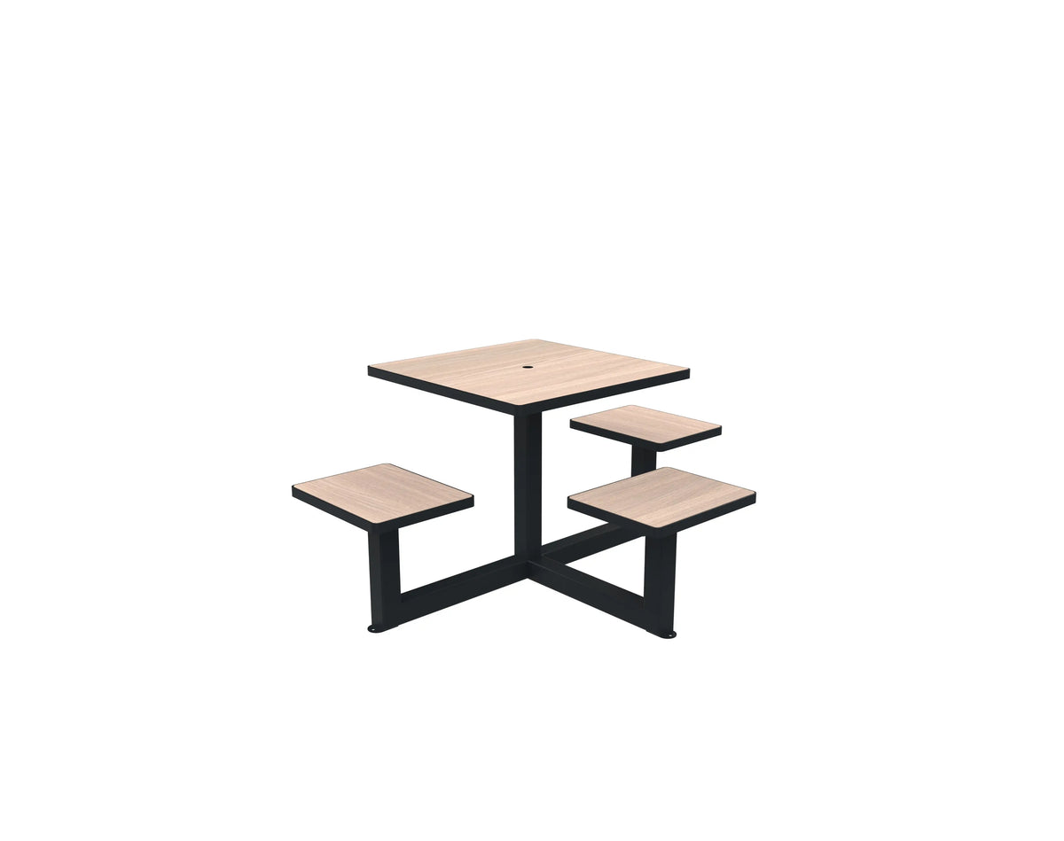 Table PMR Orpin 3+1 chêne clair avec trou de parasol au centre du plateau