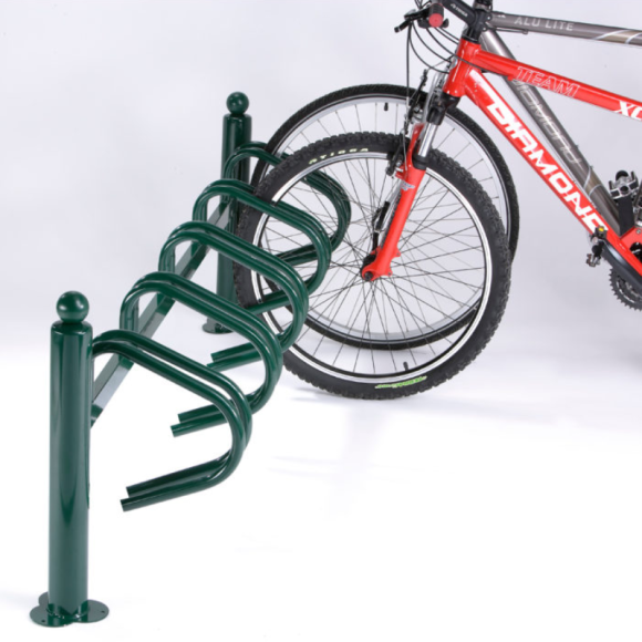 Découvrez le râtelier New York, un support vélo élégant et fonctionnel pour ranger 3, 5 ou 10 vélos côte à côte ou face à face, avec une finition galvanisée ou verte pour une durabilité optimale.